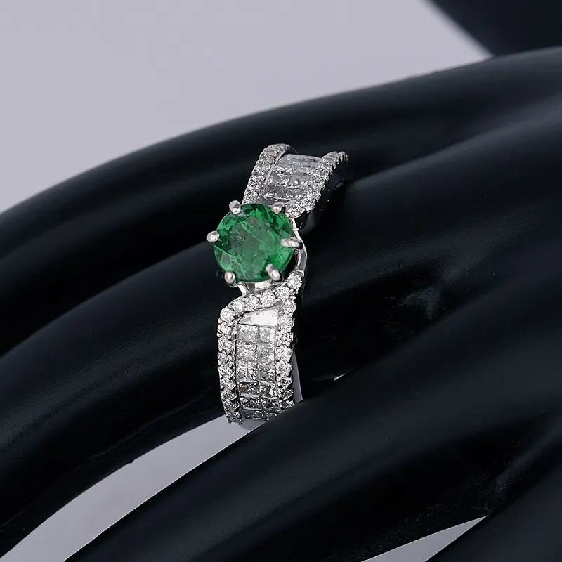 14 K / 585 White Gold Tsavorite Garnet & Diamond Ring