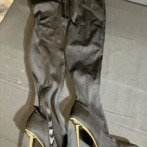 Gleam On boots worn by Vanessa Hudgens