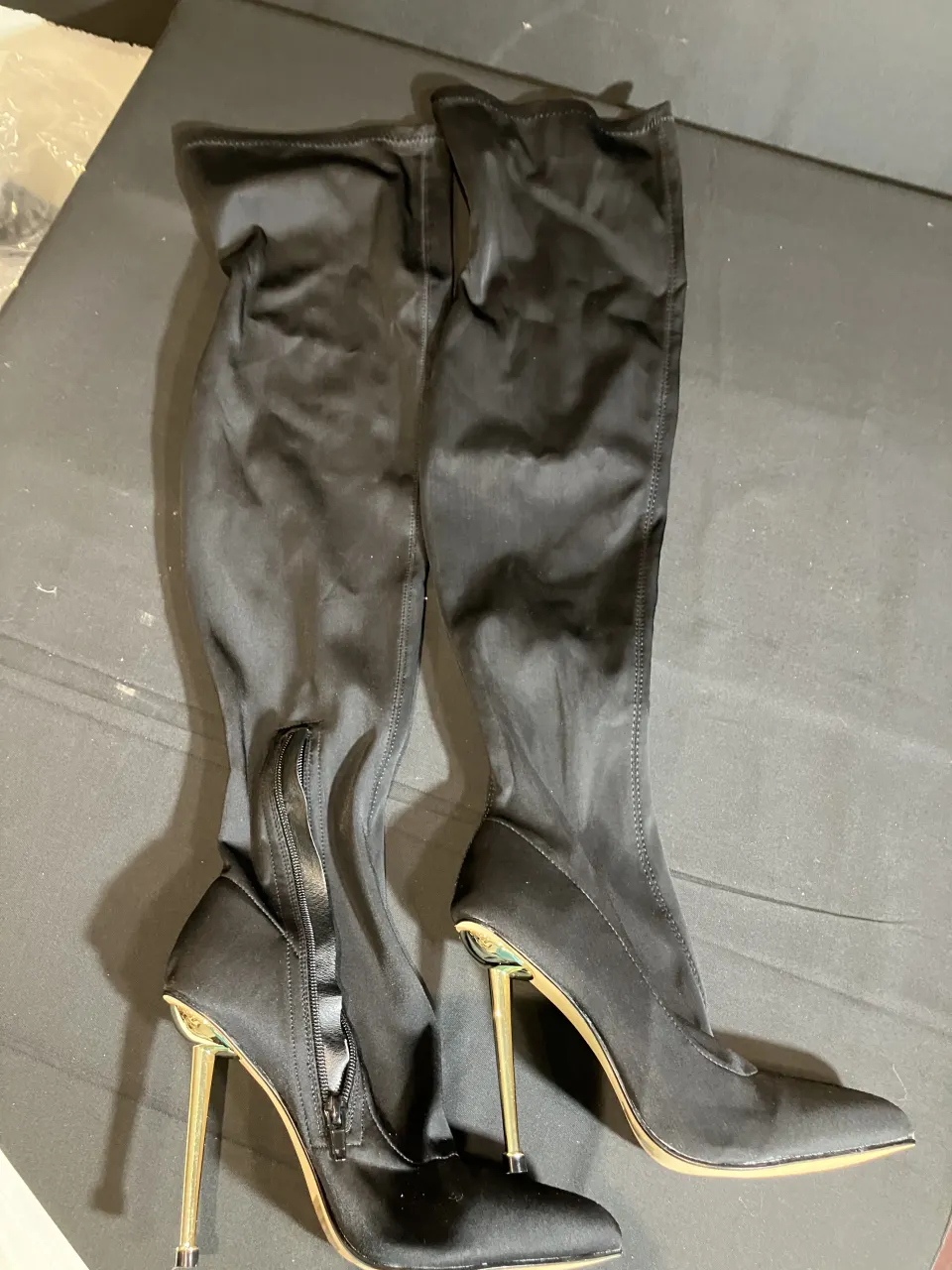 Gleam On boots worn by Vanessa Hudgens