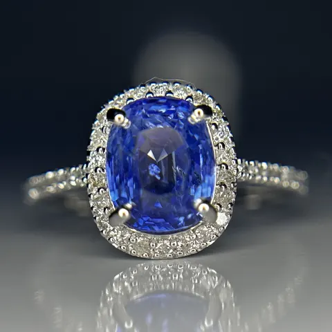 Beautiful 2.84CT Unheated Ceylon Blue Sapphire With Natural Diamonds & 18k Gold