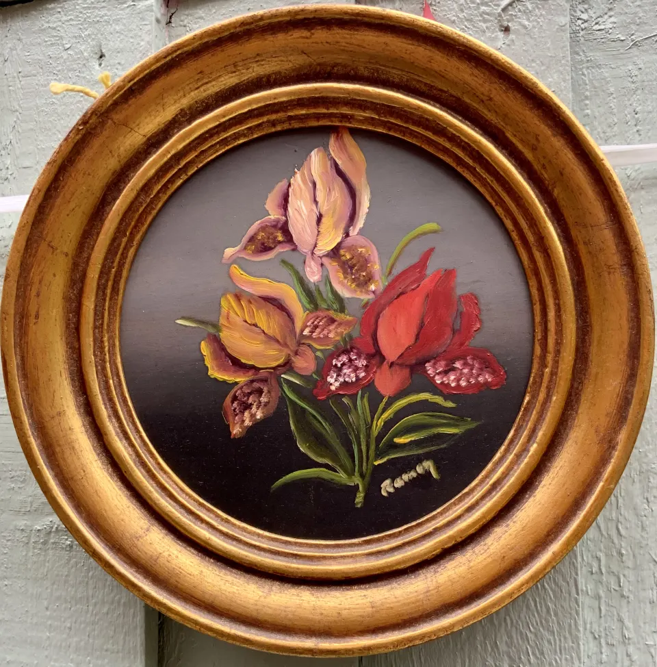 STILL LIFE OF FLOWERS  OIL ON CANVAS STUNNING ROIUND GILDED  FRAME  ENGLISH  SIGNED  20th c