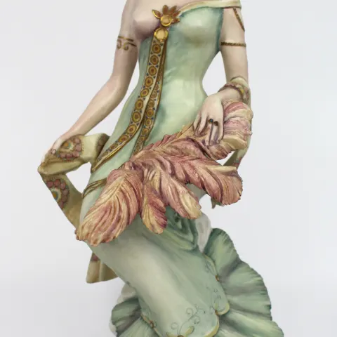 Albany Art Nouveau Series Figurine Les Belles Plumes