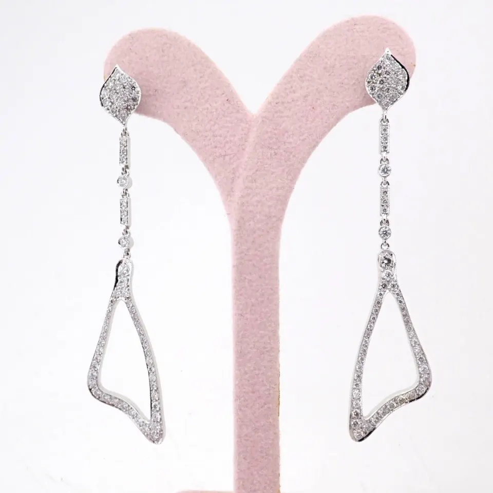 18K White Gold Earrings Detailed With Brilliant Diamonds