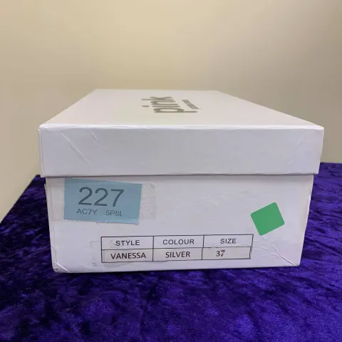 Designer shoes Silver size 37.   Code 227