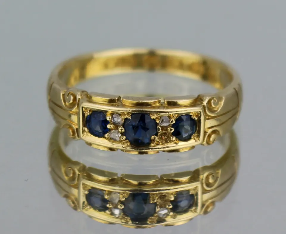 Antique Sapphire & Diamond 18ct Gold Ring