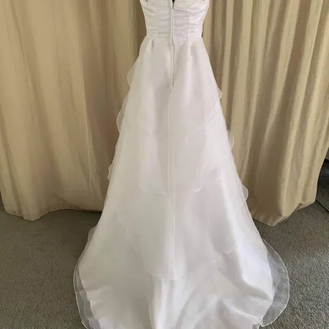 White prom dress from Milano Formals size 14