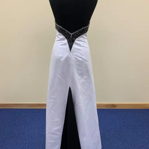 Black and white dress size 10 to 12 approx