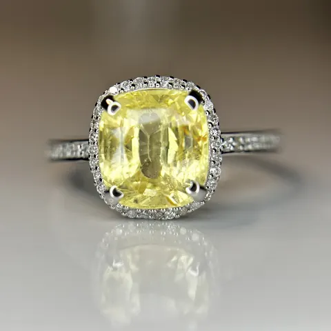 Beautiful 3.10 CT Unheated Ceylon Yellow Sapphire With Natural Diamonds & 18k Gold