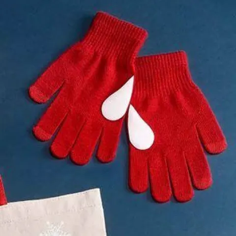 Pallet of Yuletide novelty gloves