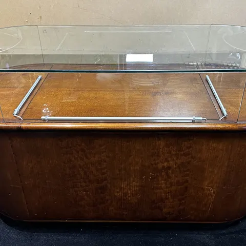 High Quality Oval Form Jewellery Display Cabinet Counter