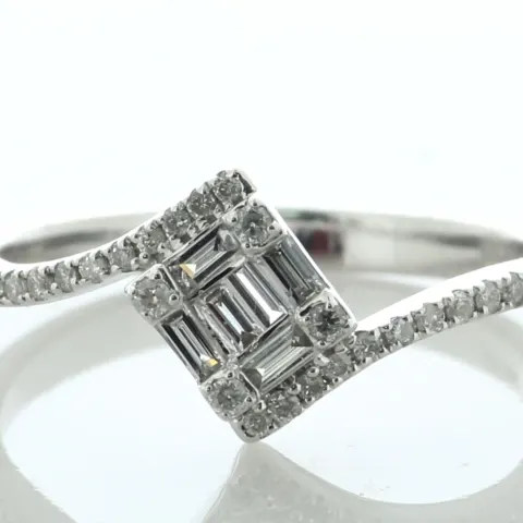 14ct White Gold Twist Top Cluster Diamond Ring 0.30 Carats