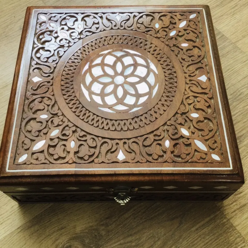 Vintage Large Jewellery Mosaic Handcrafted Walnut Wooden Box Inlaid With MOP  Length 10 inch Depth 3