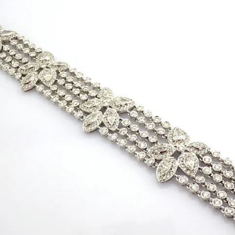 An exquisite 18K white gold bracelet  detailed with different cut diamonds