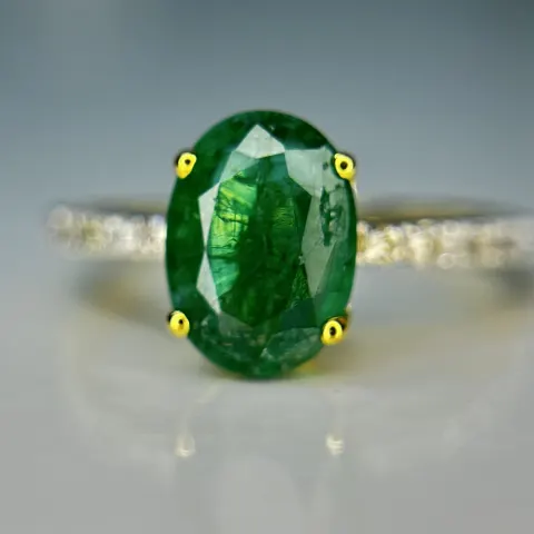 Beautiful Natural Emerald 2.02 CT With Natural Diamonds & 18k Gold