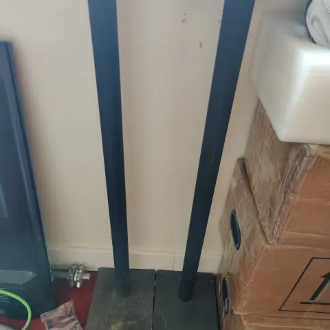 2 x speaker stands