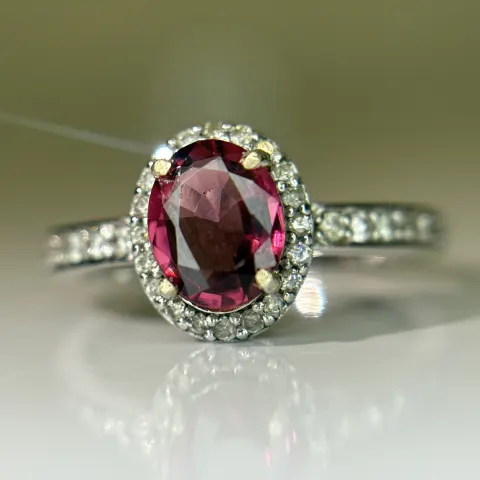 Beautiful Natural 1.00 Ct Spinel Ring With Diamonds and 18k Gold