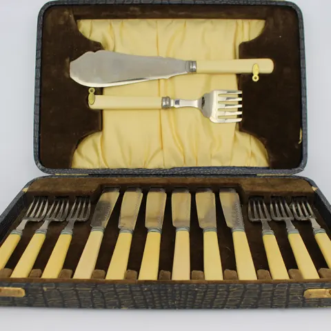 Vintage Trimils & Everwhite Cased Fish Flatware Set