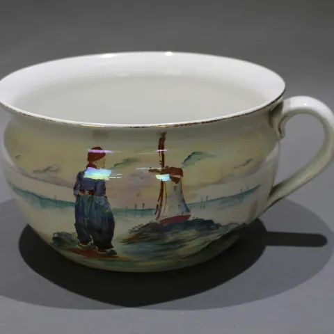 Cleve Art Ware W.Bennett (Hanley) Chamber Pot c.1920
