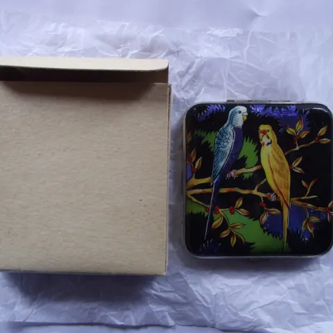 Gwenda 1930's Powder Compact - New Old Stock - original box/Instructions/Puff