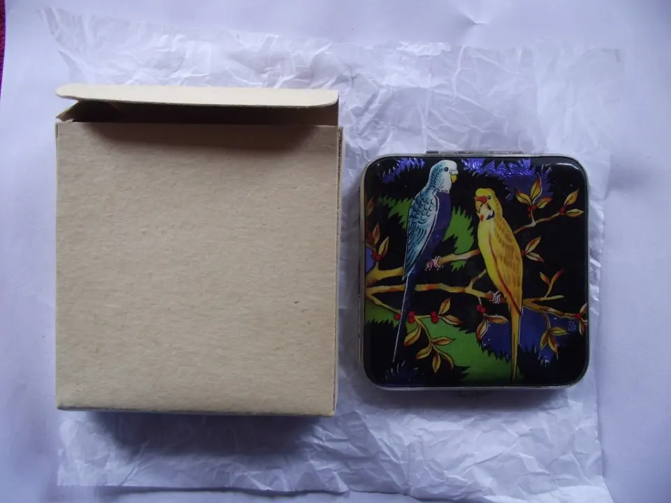 Gwenda 1930's Powder Compact - New Old Stock - original box/Instructions/Puff