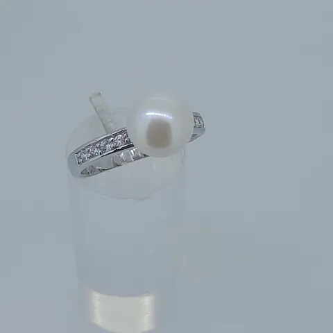 Silver cz ring set with white cultured pearl