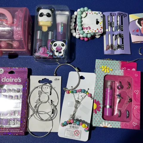 H5/A - Kids Claire's accessories, Lipstick, Bangles, Bracelets, Hair Clips, Badge + More
