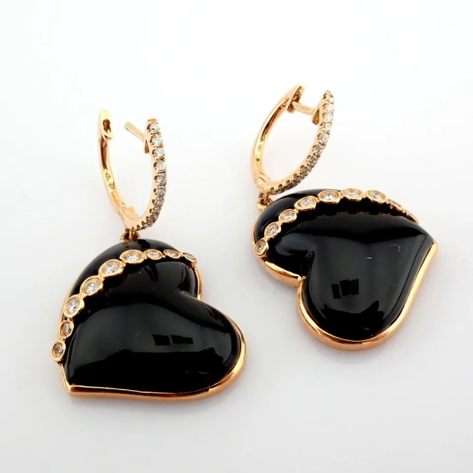 18K rose gold earrings detailed with onix and  brilliant diamonds and gold