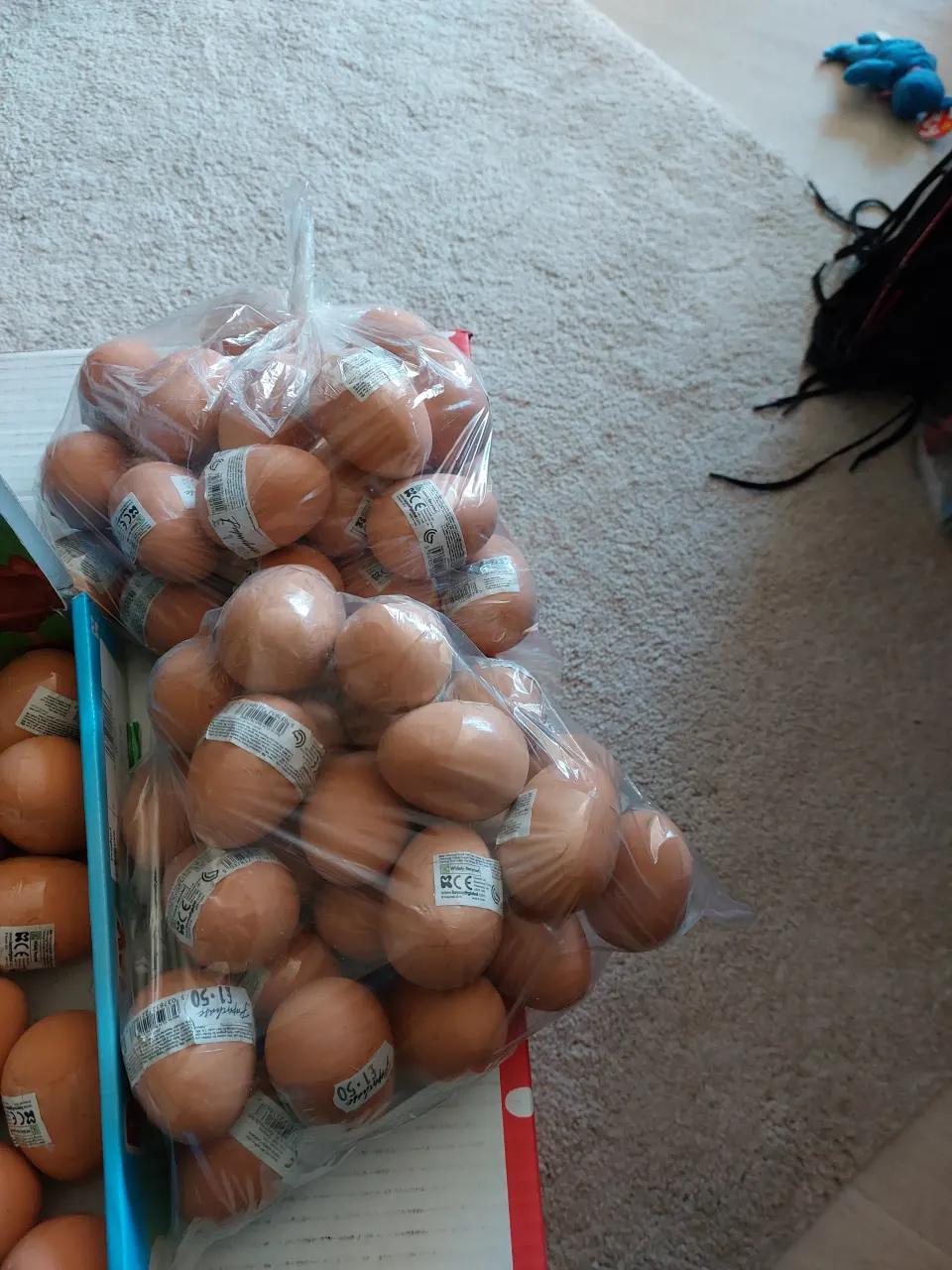 20 x bouncy eggs from Paperchase