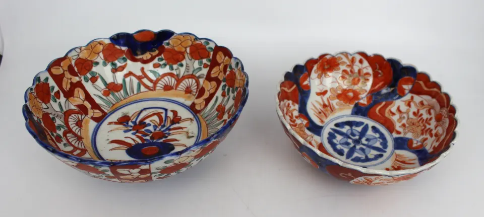 Pair of Japanese Imari Scalloped Bowls – Circa 1900