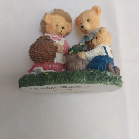 Lovable Teddies by Avon.  Sarah and Theodore "Springtime Bears"