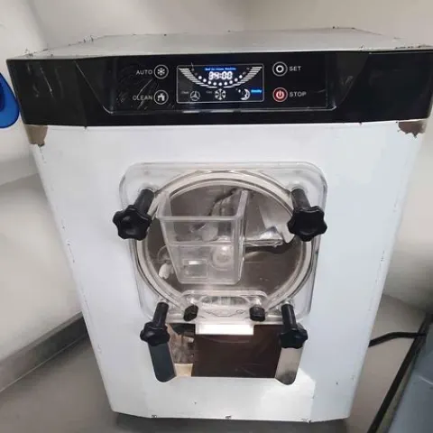 Gelato, Batch Freezer Ice Cream Maker. 2.5/3L Batch Capacity