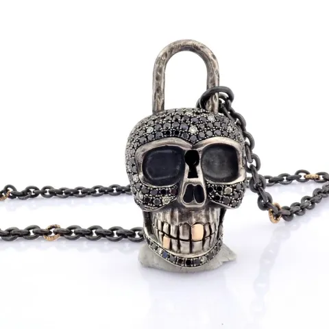 An Exquisite, Convertible Clasp Skull Necklace Embellished With Gold and Diamonds On Silver