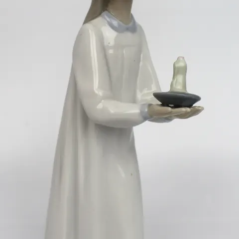 Lladró  Figurine Girl in Nightdress with Chamberstick