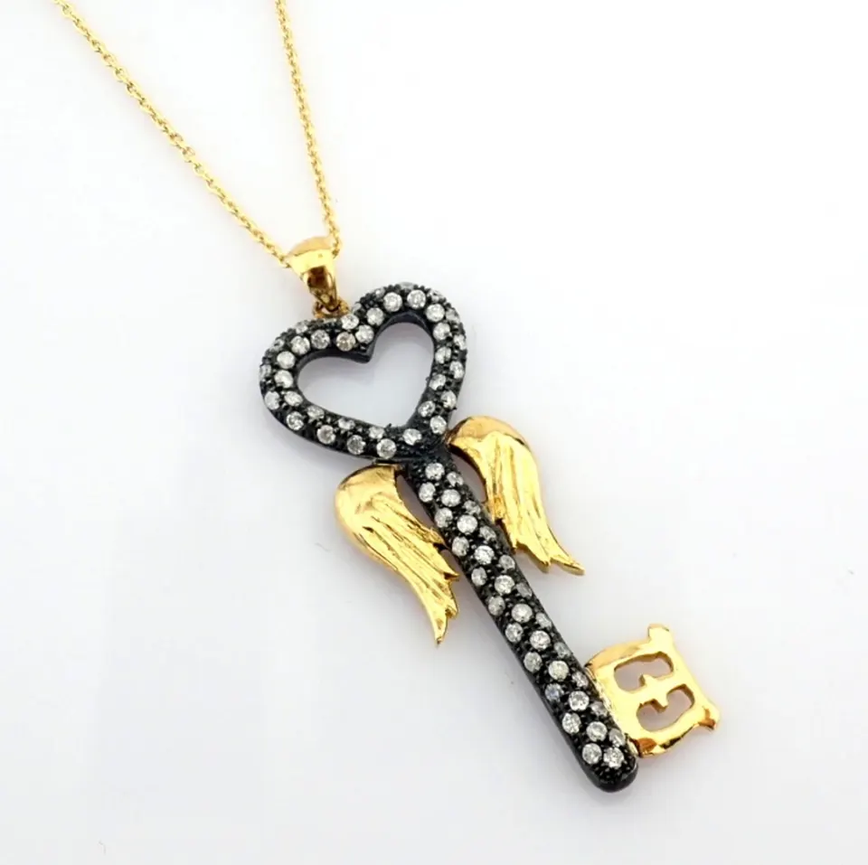 18K Key Necklace Detailed With Brilliant Diamonds