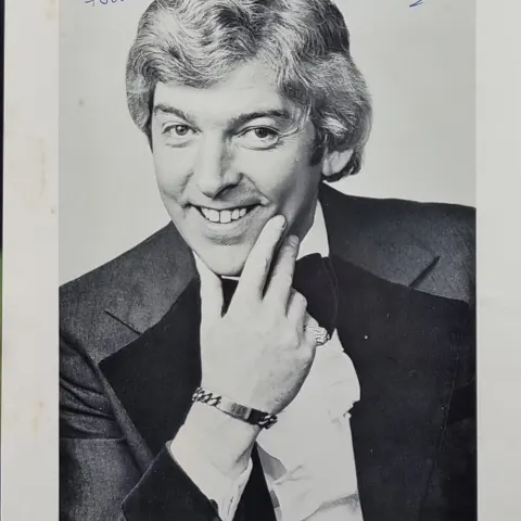 Tom O'Connor Original Signature