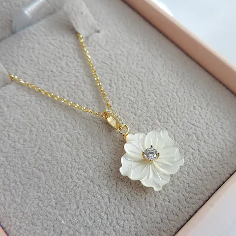 18k Gold 925 Silver Mother of Pearl Gemstone Flower Pendant Necklace 'New With Gift Box'