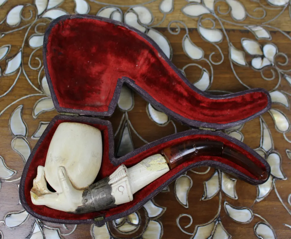 Antique Meerschaum Pipe in Fitted Case – Hand and Goblet Design