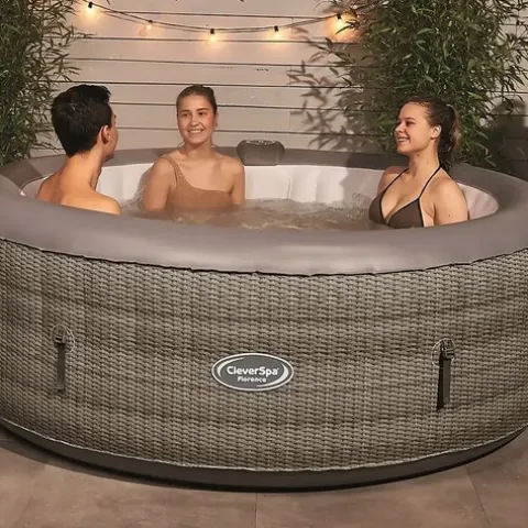 (78/Mez) RRP £480. Clever Spa Florence 6 Person Round Hot Tub. Space Saving Integrated Pump & Heati