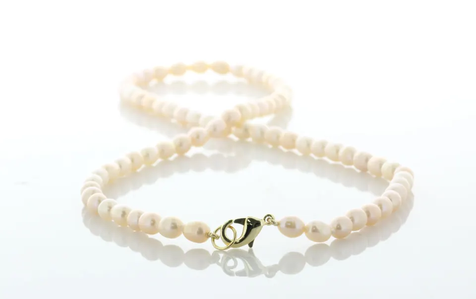 18 inch Freshwater Cultured 4.5 - 5.0mm Pearl Necklace With Brass Clasp