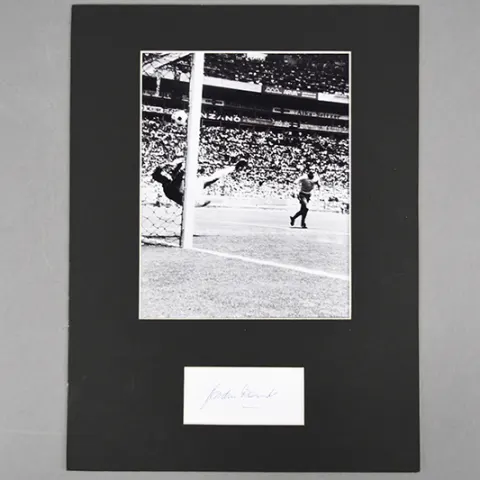 GORDON BANKS Original signature.