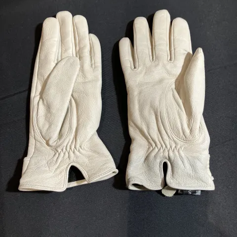Snugrugs Leather Gloves worn by Vanessa Hudgens