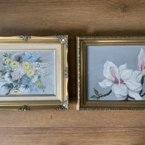 Still life Pair flowers oil on canvas set within gild wooden gilded frames