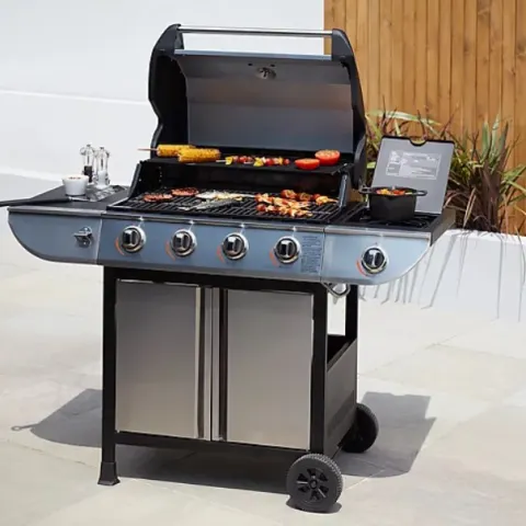 (15/7K) RRP £229. Uniflame Classic 4 Burner Gas Grill With Side Burner. 72.4 x 43.2cm cooking area