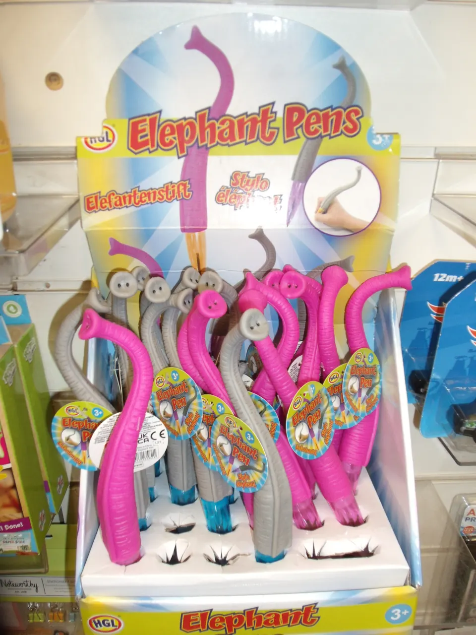 100pcs Amazing novelty elephant pen in retail display unit - rrp £2.99. a pen