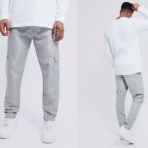Brand New Boohoo Men's Grey Skinny Fit Shell Cargo Trousers Size S