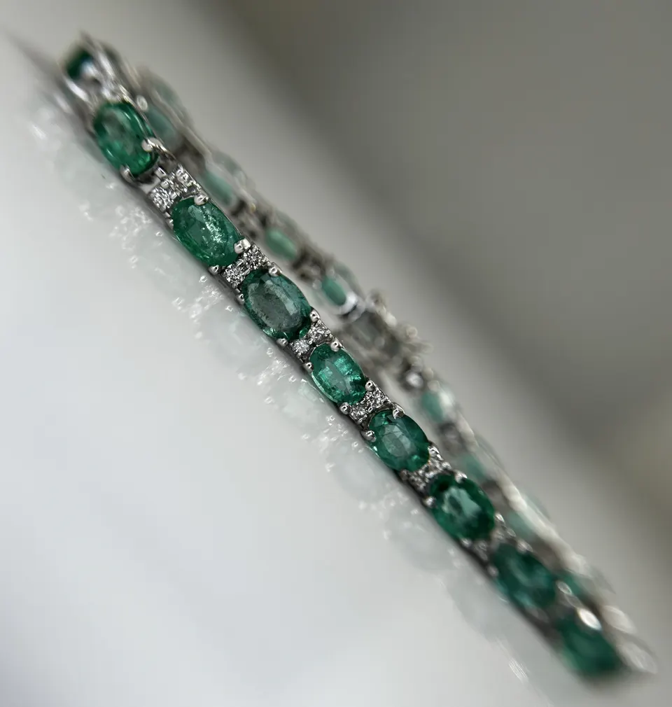 Beautiful 11.10 CTS Natural Emerald Bracelet With Natural Diamonds&18k Gold