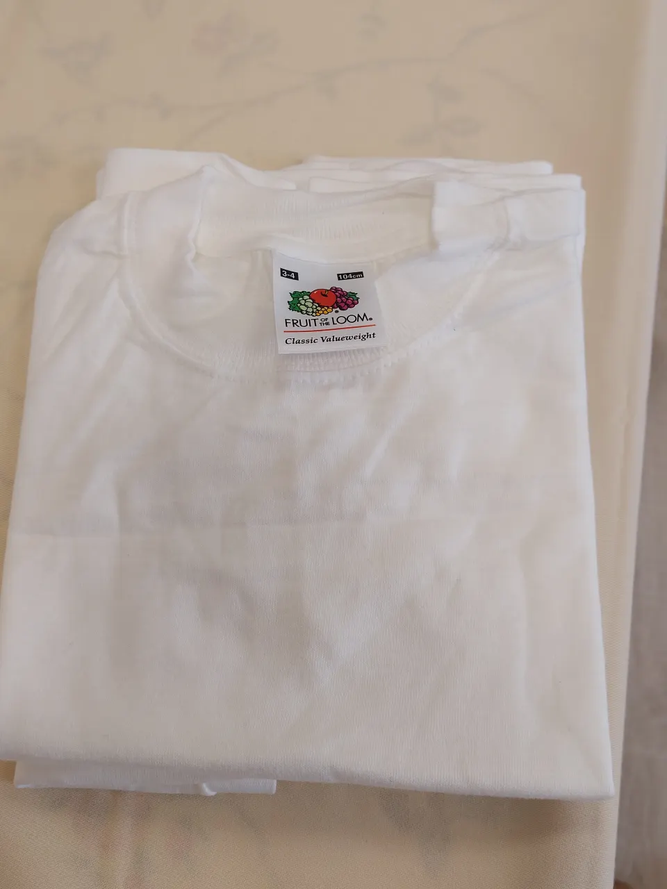 White teeshirts age 3 to 4 - pack of 10
