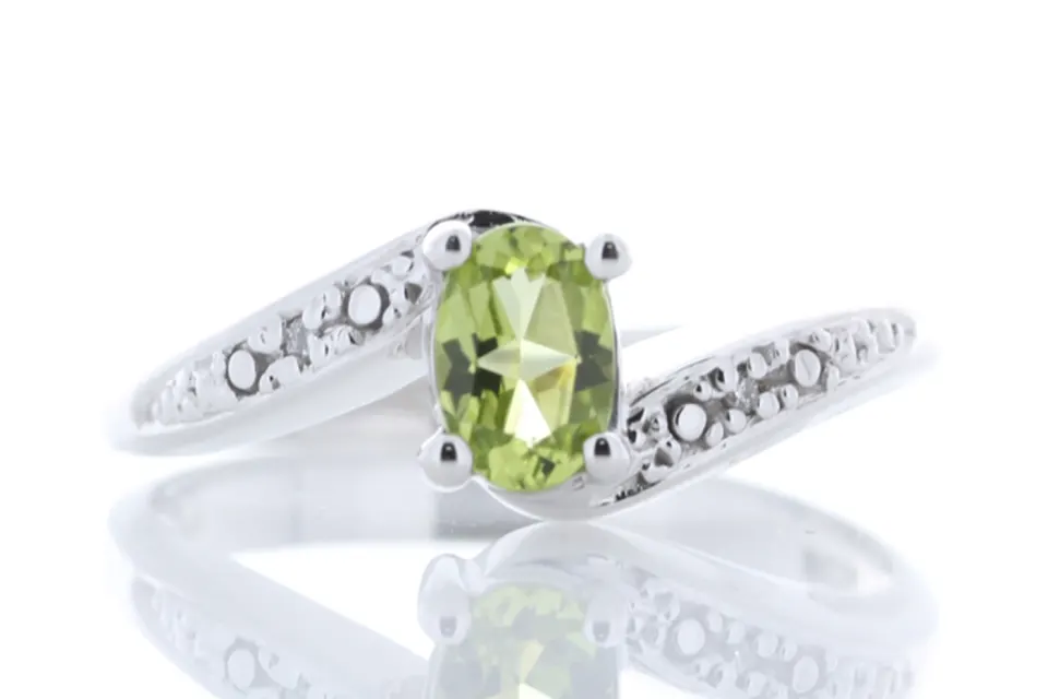 9ct White Gold Diamond And Peridot Ring (P0.50) 0.01 Carats