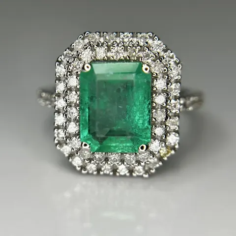Beautiful Natural Columbian Emerald 2.23 CT With Natural Diamonds & 18k Gold