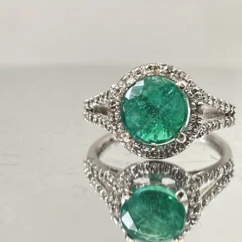Beautiful 1.96Ct Natural Emerald With Natural Diamonds & 18kGold